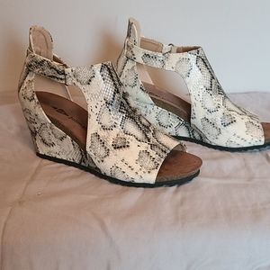 Snake skin pattern sandals
